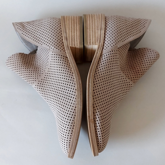 Eileen Fisher Bootie Size 7 Perforated Nubuck Leather Neutral Ankle Stacked Heel - Picture 10 of 15